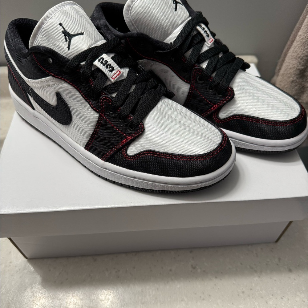 Women’s Nike Air Jordan 1 Low SE UTL - size 7.5 NIB